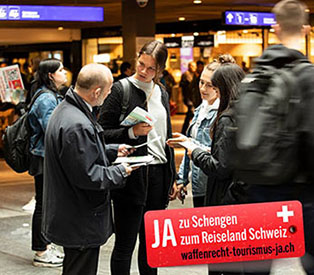 Flyern: Ja zum Waffenrecht und Schengen/ Dublin