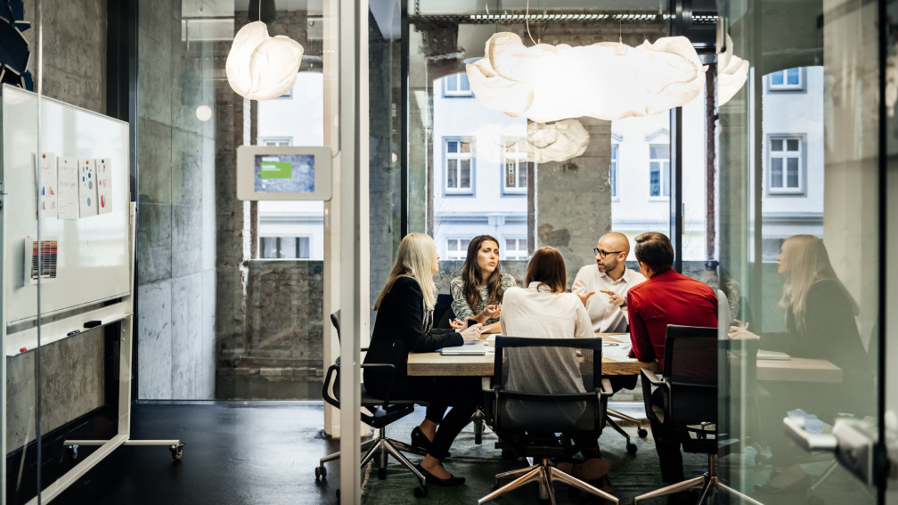 Gruppe von Personen in einem Büro
