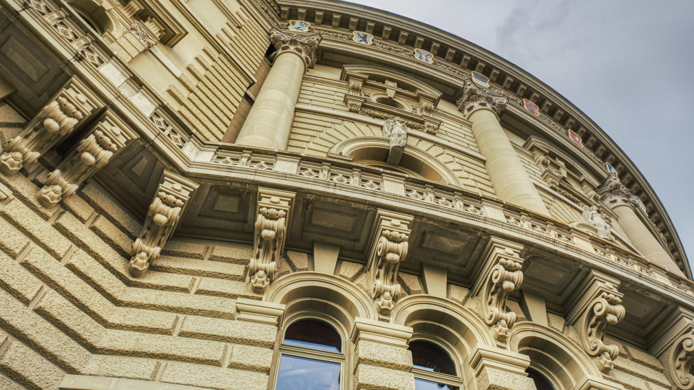 Bundeshaus aus der Froschperspektive
