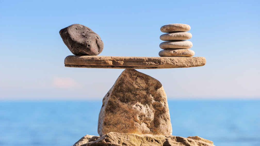 Balance construite avec des pierres