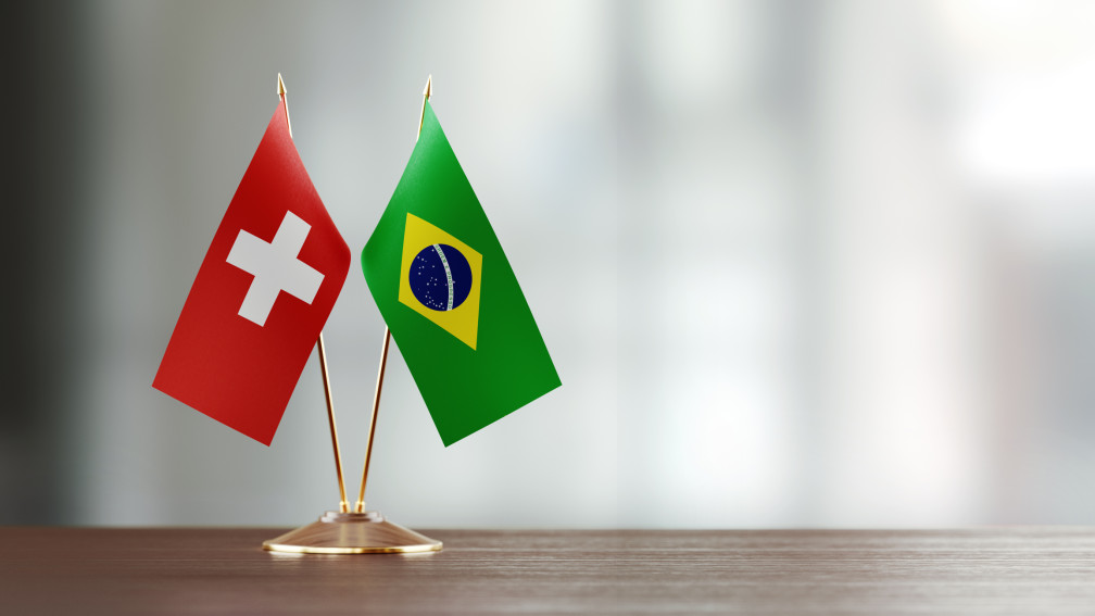 Drapeaux suisse et brésilien