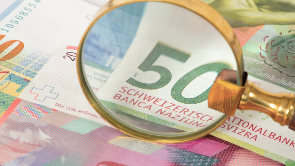 Loupe sur un billet de cinquante francs