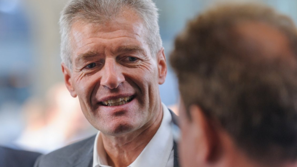 Heinz Karrer dans une discussion