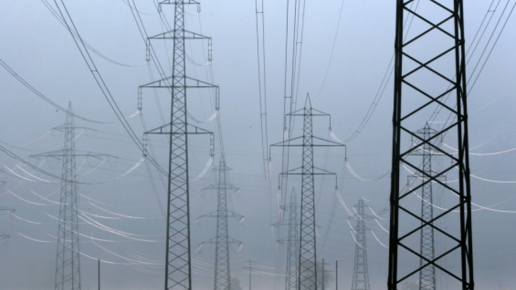 Telefonleitungen im Nebel