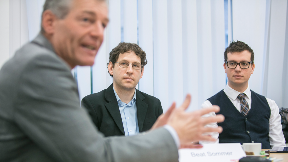 Heinz Karrer avec des lecteurs du Blick