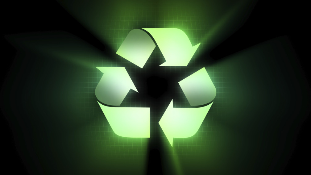 grün leuchtendes Recycling Zeichen
