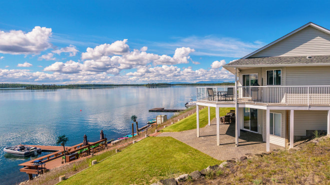 luxuriöses Ferienhaus am See