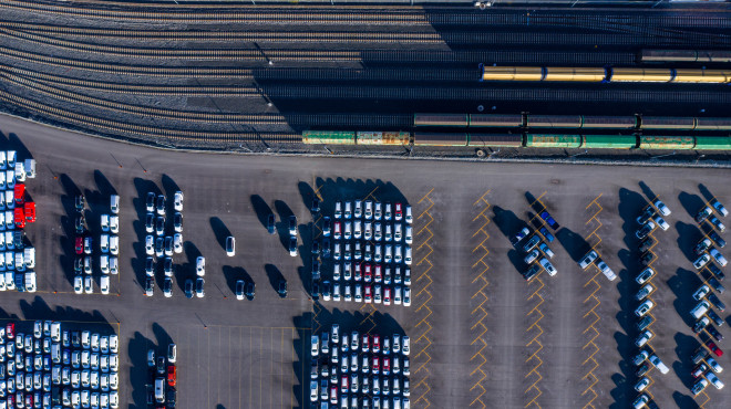 Zugschinen und Parkplatz