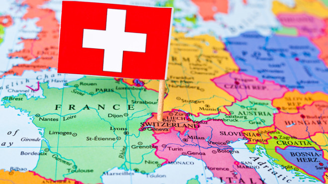 Europakarte mit Schweizerfanhe