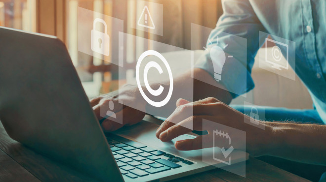Laptop mit Copyrightzeichen