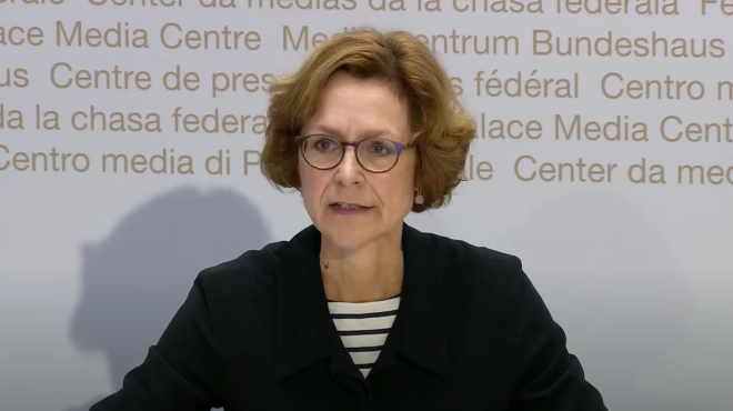Monika Rühl an der Medienkonferenz