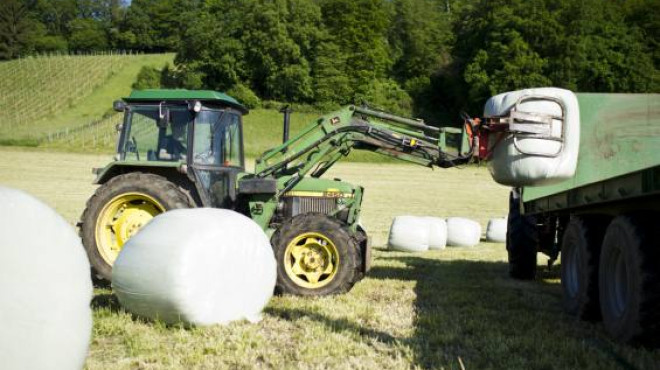 Traktor auf dem Feld
