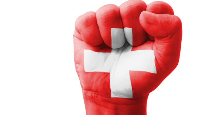 poing avec croix suisse