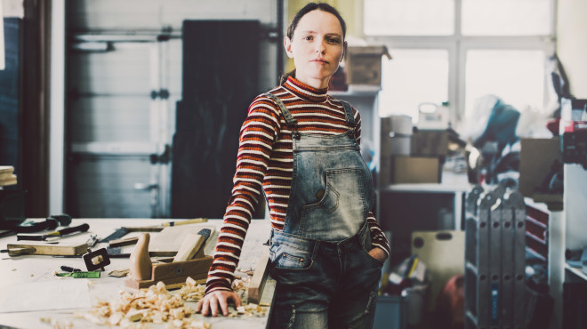 Unternehmerin in ihrer Werkstatt