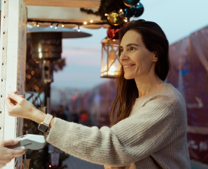Frau an Kiosk