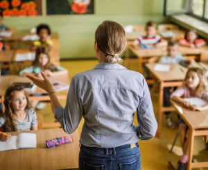 Lehrerin im Klassenzimmer