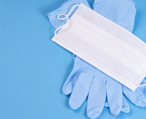 Latexhandschuhe und Atemmaske