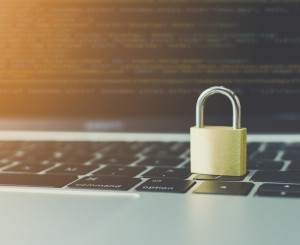 Schloss auf Computertastatur