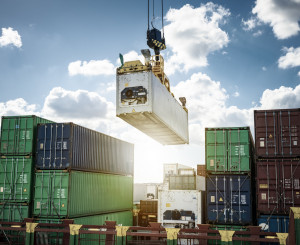 Exportcontainer beim Verladen