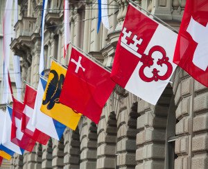 Verschiedene Kantonsflaggen Schweiz