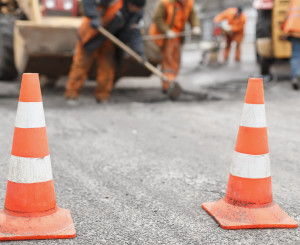Bauarbeiter arbeiten an der Strasse