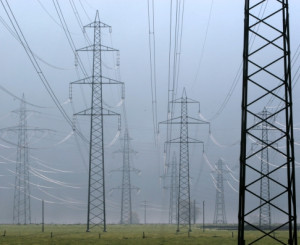 Telefonleitungen im Nebel