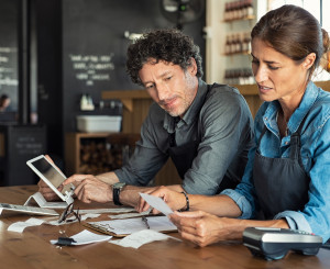 Restaurantpersonal macht Buchhaltung