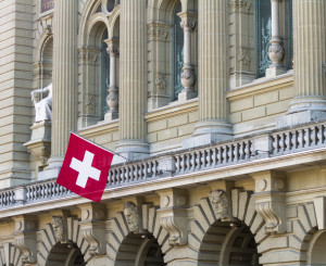 Bundeshaus mit Flagge